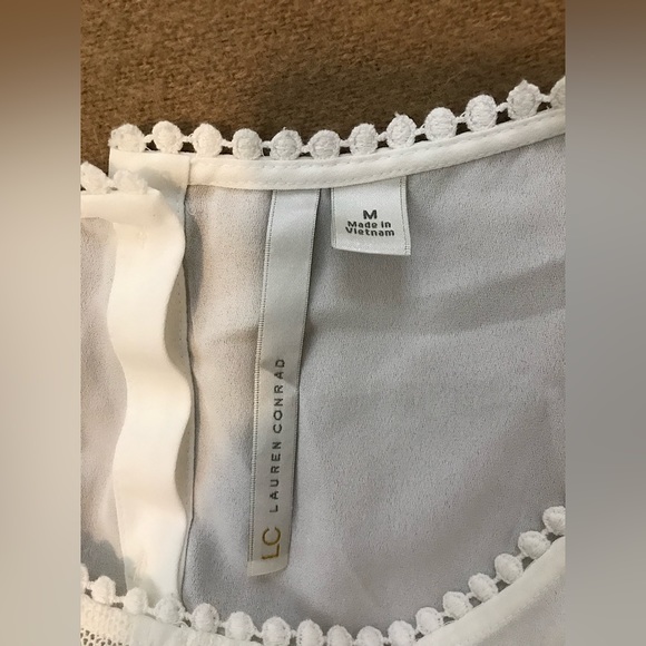 Lauren Conrad white midi sleeve blouse size medium - Picture 3 of 3